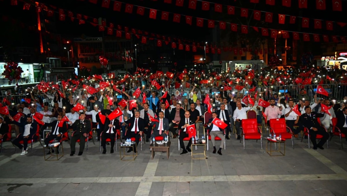 15 Temmuz Demokrasi ve Milli Birlik Günü’nde Vatandaşlarımız Cumhuriyet Meydanını Doldurdu