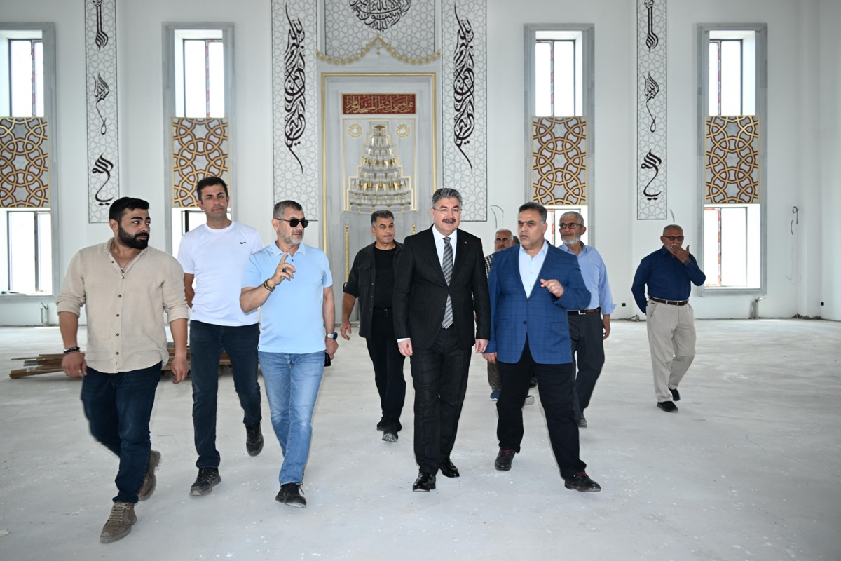 Vali Dr. Erdinç Yılmaz, Yapımı Devam Eden Cebelibereket Şehitlik Camii İnşaatında İncelemelerde Bulundu