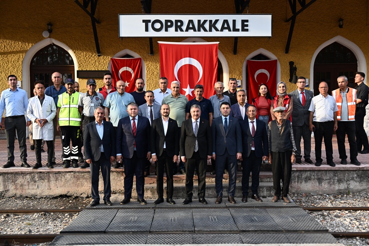 Vali Yılmaz, Aile Yılı Etkinlikleri Kapsamında Toprakkale İlçemizde Vatandaşlarımızla Bir Araya Geldi
