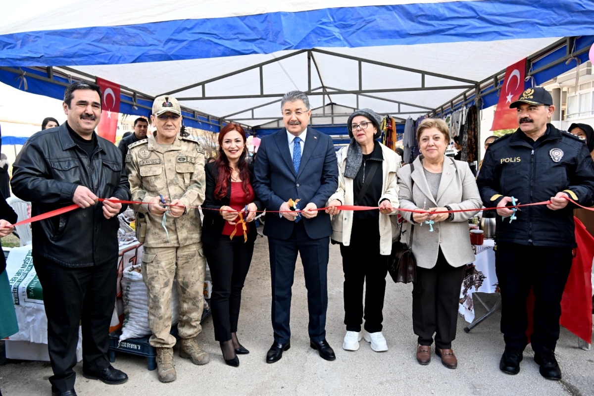 Cumhuriyet Mahallesi’nde "Üreten Ev Hanımları Pazarı” Açıldı